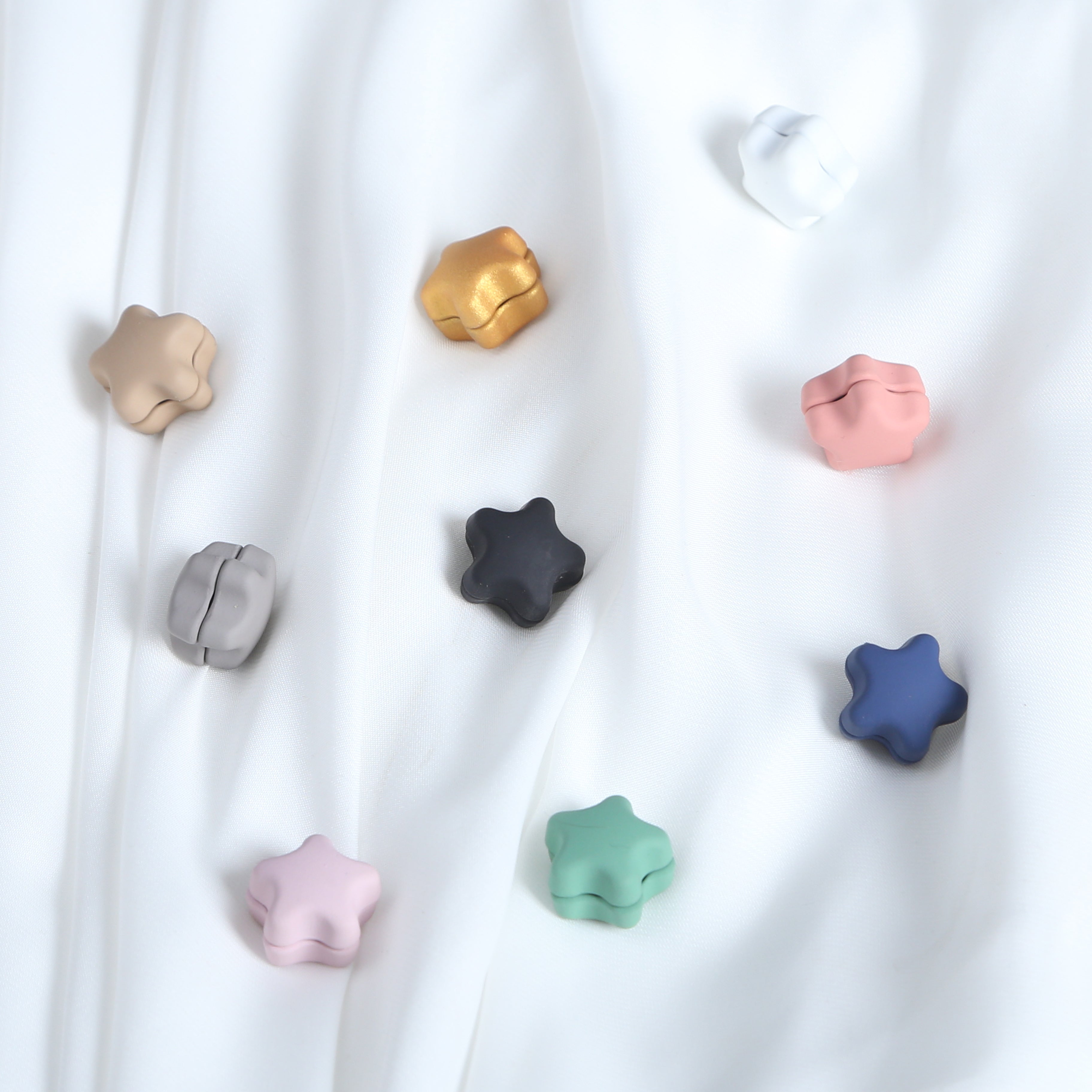 TWINKLE CHARM MAGNET PIN SET OF 2