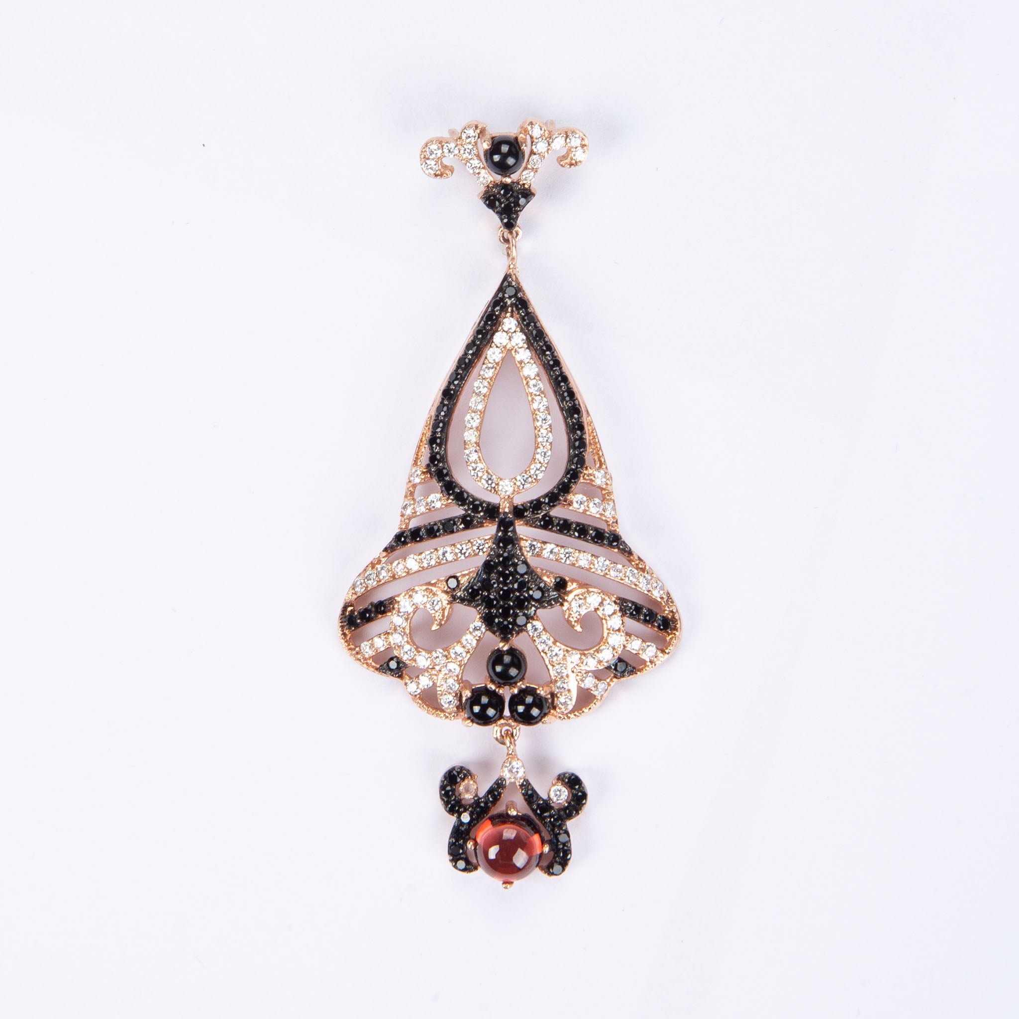 Gleaming Blackstone Intricate Floral Design